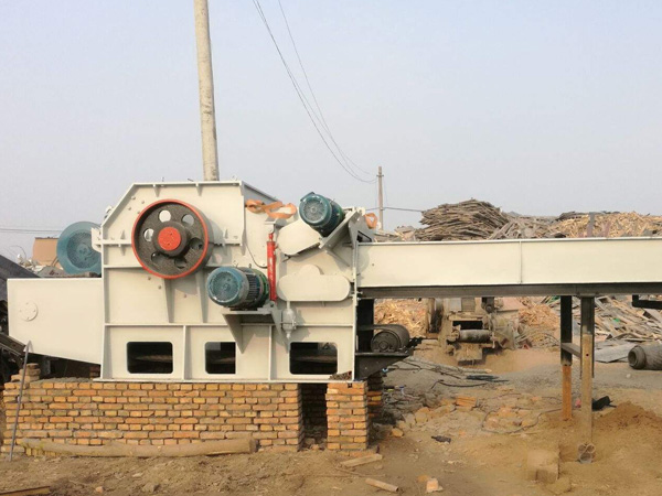 建筑模板粉碎機現場